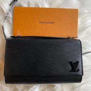 Louis Vuitton Clery Epi Leather